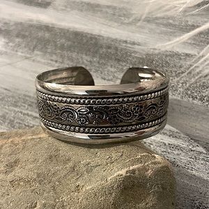 Silver floral band bracelet (adjustable)